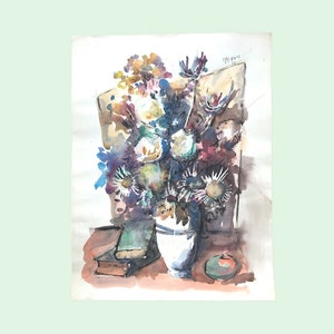 Acquerello originale 52x69 cm di Giovanni Carena “Natura morta con vaso di fiori, libri e mela” (1973) con Certificato di autenticità