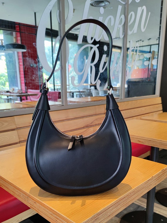 Half Moon Bag Leather Material High Quality Shoulder Underarm Bag - China  Bag and Lady's Bag price
