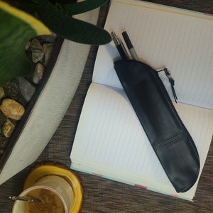 Mini astuccio, alternativa in pelle, custodia minimale per forniture per ufficio, piccolo portaoggetti, portapenne piatto, regalo unisex, ideale per insegnanti