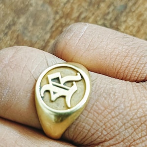 Anillo con sello de letra inicial, anillo con sello de monograma, anillo con letra gótica, regalo para él, anillo con inicial personalizado, regalo para ella - Plata de ley 925