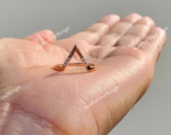Vintage V-vormige moissaniet-ring: 14 kt gouden chevron-trouwring