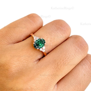 Unique Oval Emerald Wedding Ring, Vintage minimalist Emerald Engagement Ring, Diamond Promise Ring For Women, May Birthstone, Gift For Her