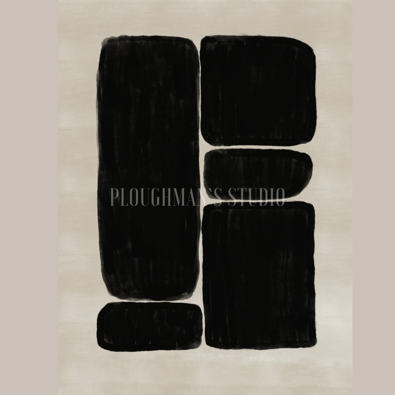 Pu&ograve; includere: Stampa d'arte astratta con cinque forme nere su sfondo beige. Le forme sono disposte in una colonna verticale, con la forma pi&ugrave; grande in basso e la pi&ugrave; piccola in alto. Il testo "PLOUGHMAN'S STUDIO" &egrave; visibile al centro della stampa.
