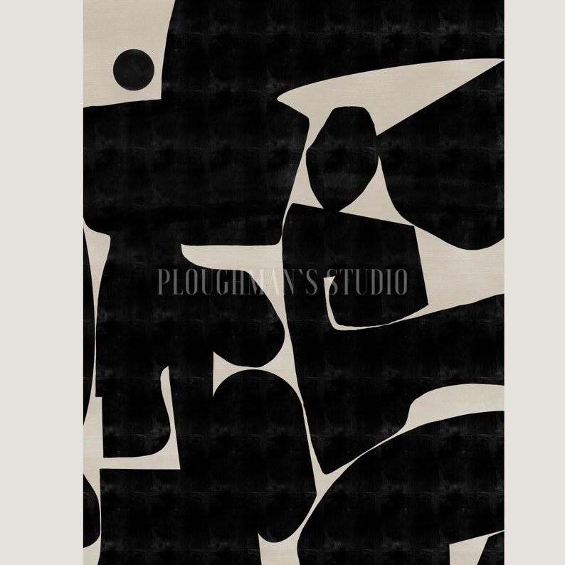 Pu&ograve; includere: Stampa d'arte astratta con forme nere su sfondo beige. Le forme sono organiche e fluide, creando un senso di movimento ed energia. La stampa &egrave; intitolata "Ploughman's Studio".