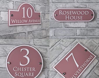 Letrero de número de casa y puerta personalizado en acrílico rosa oscuro / Placas de dirección clásicas