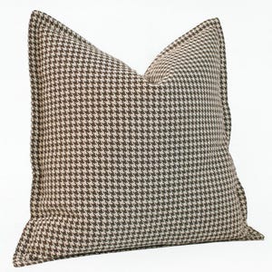 Brown and ivory houndstooth pillow covers. Throw pillow for couch. Modern geometric pillow. Beige cushion cover. Retro houndstooth pillow.