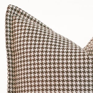 Brown and ivory houndstooth pillow covers. Throw pillow for couch. Modern geometric pillow. Beige cushion cover. Retro houndstooth pillow.
