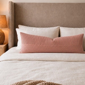 Cuscino lombare lungo in velluto a coste color rosa antico. Fodera in velluto rosa cipria. Cuscino per il corpo personalizzato. Cuscino decorativo moderno. 12x36 14x48