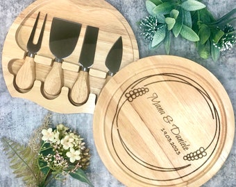 Personalised Cheese Board | 4 Cheese Knives | Round | Wooden | Anniversary | Housewarming | Wedding | Birthday | Gift | Free Engraving