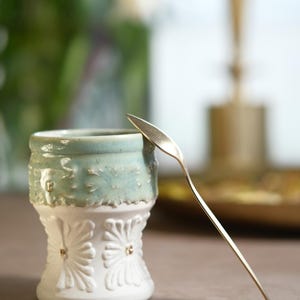 Vintage Rokoko Porzellan handgemachte Tasse, Bronze Akzente, große Kaffeetasse / Weinglas, Housewarming Geschenk