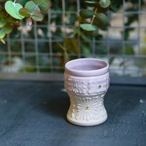 Vintage Rokoko Porzellan handgemachte Tasse, Bronze Akzente, große Kaffeetasse / Weinglas, Housewarming Geschenk