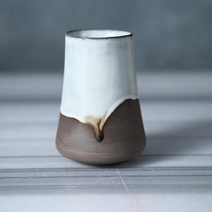 Handgemaakte keramische kop in Japanse stijl, wit glazuur en zwart aardewerk steengoed mok koffie wijn cocktail, geschenkverpakking inbegrepen