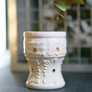 Vintage Rokoko Porzellan handgemachte Tasse, Bronze Akzente, große Kaffeetasse / Weinglas, Housewarming Geschenk