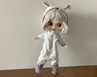 Blythe Doll Clothes: White Fleece Jumpsuit with Floral Headband