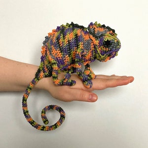 Gehäkeltes Tier Chamäleon, Bunte Eidechse, Gehäkeltes Reptil Deko, Stoffchamäleon, Amigurumi Chamäleon