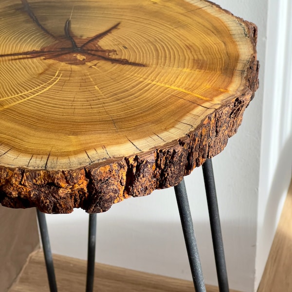 Live Edge Holzplatte Couchtisch mit Metallhaarnadelbeinen | Live Edge Beistelltische