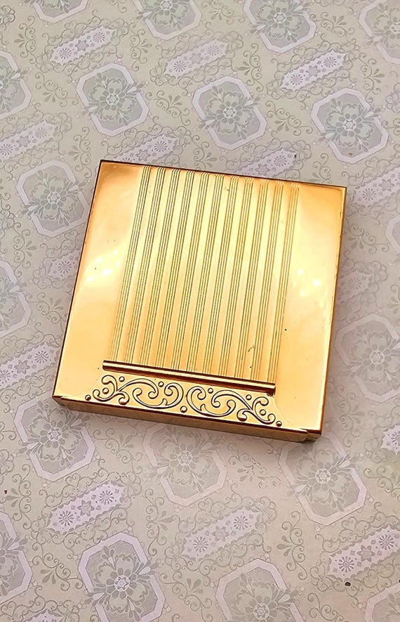 Classic Avon Fold-over Closure Gold-tone Compact