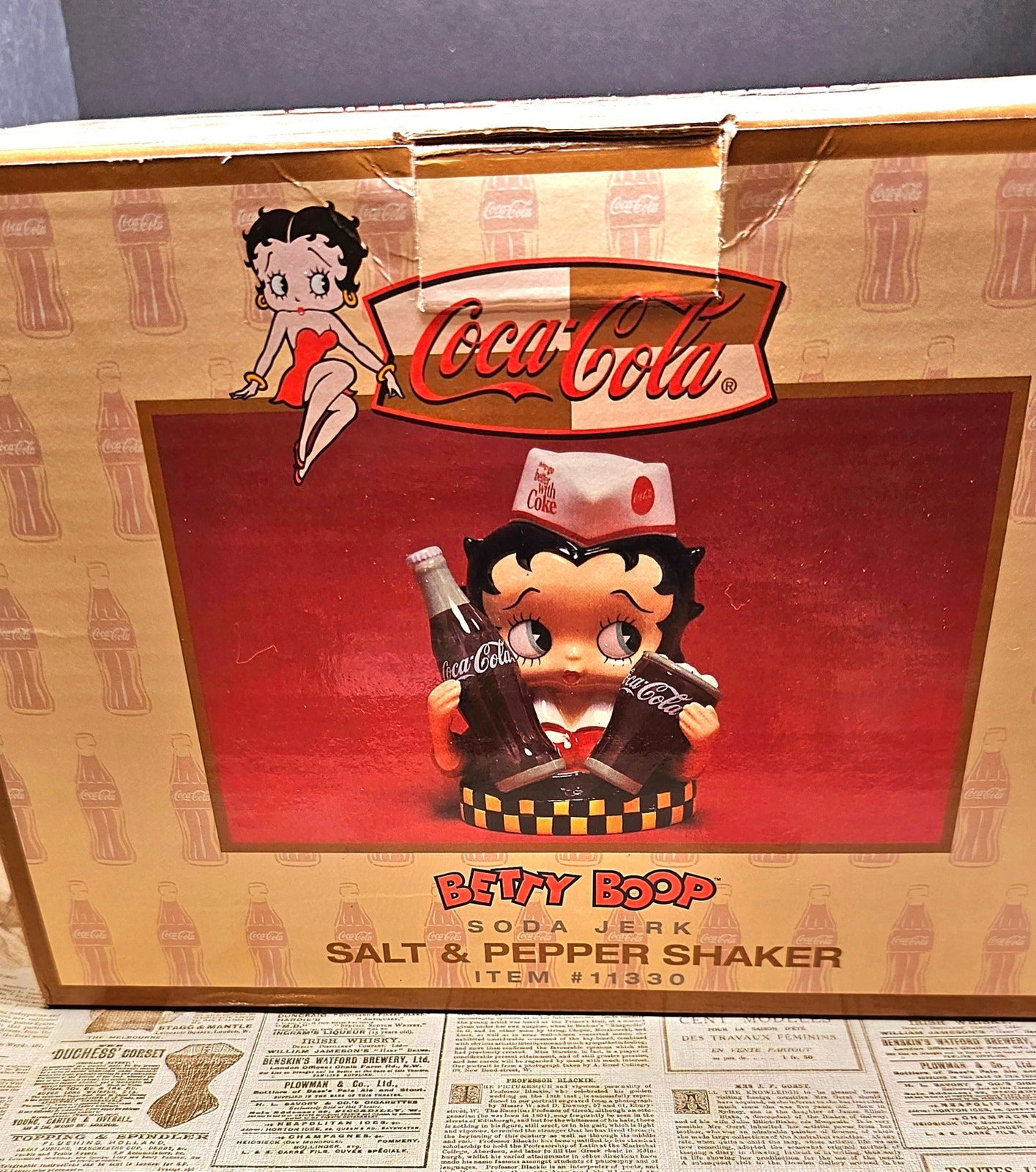 Betty Boop Salt & Pepper Shakers Kiss The Cook 2003 Vtg