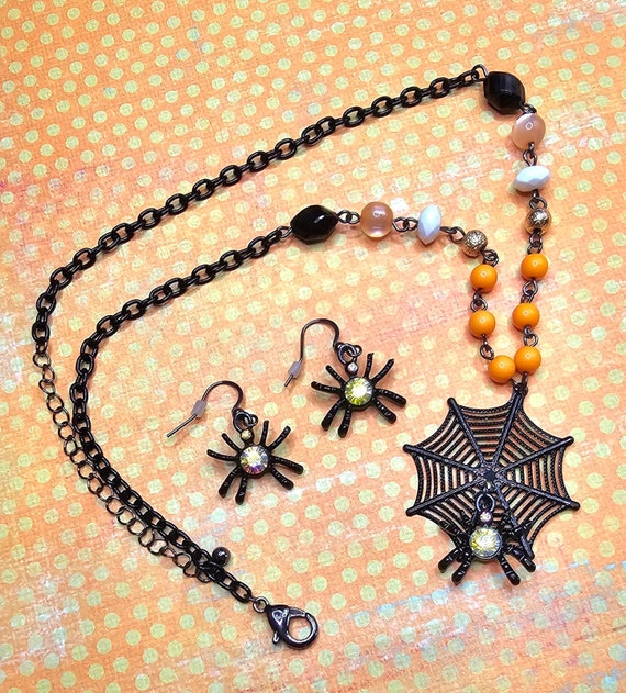 Retro Halloween-Themed Spider Necklace and Earring