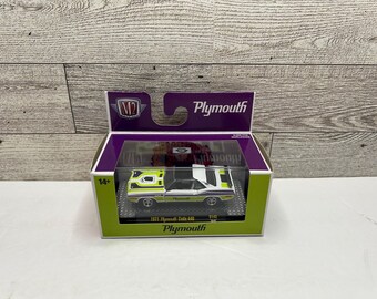 1971 Plymouth Cuda 440 Die Cast Metal Car • White Purple Scale 1:64