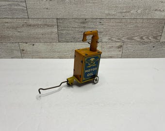 Vintage Tin Toy Rare Orange Brown ‘1930s Marx Motor Oil / Roadside Rest Service Station 4” Tall by 2.1/2” wide