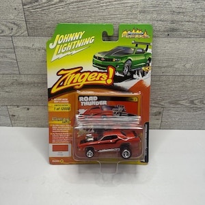 Johnny Lightning 1973 Plymouth Road Runner Die-Cast Car HEMI Orange Street Freaks