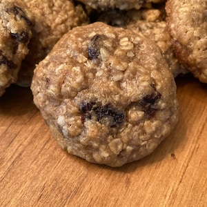 Chewy Oatmeal Raisin Cookies