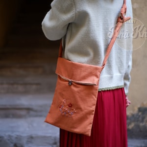 Linen crossbody bag / Personalized gifts /Natural linen tote / Linen Shoulder Bag/ Embroidered Linen Bag / With 10 colors / 23x28cm