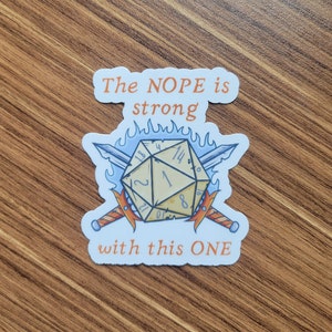 Das NOPE ist stark mit diesem EINEN Dungeons and Dragons Sticker Papier oder Vinyl Feuer Schwert W20 Niedlich Lustig Dnd Dungeon Master RPG Pun Dice