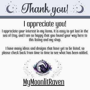Puede incluir: Gr&aacute;fico con el texto "Thank you!" y "I appreciate you!" en fuente cursiva. La imagen incluye un logotipo con un cuervo y el texto "MyMoonlitRaven". El fondo es gris claro con lunas y estrellas decorativas.