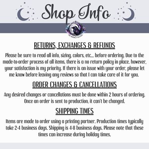 Puede incluir: Gr&aacute;fico de informaci&oacute;n de la tienda con texto sobre devoluciones, cambios, cambios de pedido y tiempos de env&iacute;o. El texto est&aacute; en negro sobre un fondo blanco. El logotipo de la tienda es un cuervo en un c&iacute;rculo.