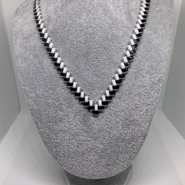 Collier noir et blanc en perle du Japon, Half Tila,perle miyuki plaqué argent collier mariage, collier soirée, collier chic