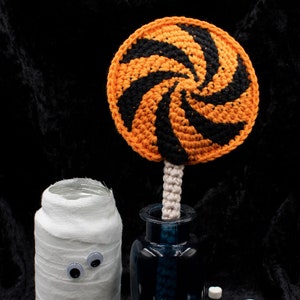 Halloween Spiral lollipop crochet pattern, Halloween lollipop pattern, Halloween crochet lolly pattern, PDF pattern in English (US) only