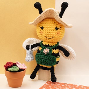 Betty the bee amigurumi pattern, crochet bee watering flowers, crochet pattern, spring amigurumi, PDF pattern in English (US) only