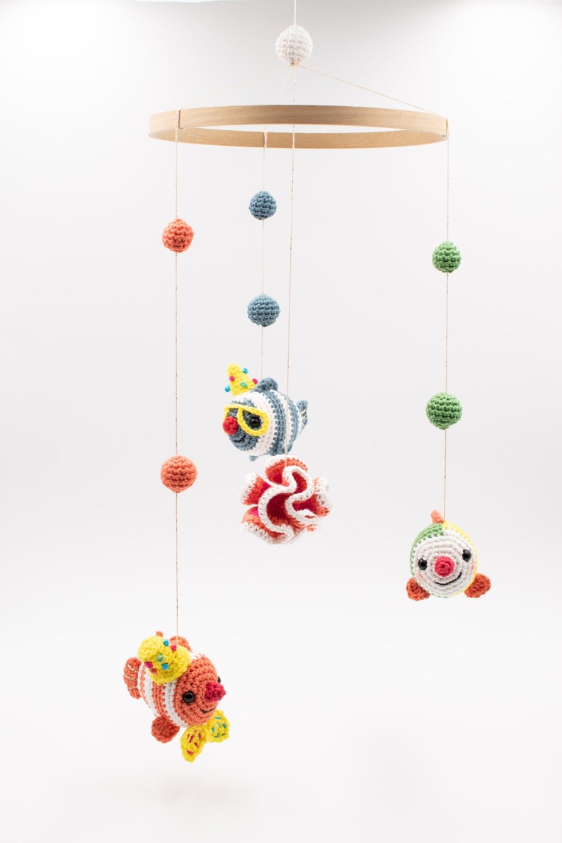 Modèle amigurumi de mobile pour bébé poisson-clown, motif amigurumi mobile pour bébé poisson-clown au crochet, modèle PDF en anglais États-Unis uniquement image 1