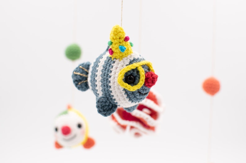 Modèle amigurumi de mobile pour bébé poisson-clown, motif amigurumi mobile pour bébé poisson-clown au crochet, modèle PDF en anglais États-Unis uniquement image 4