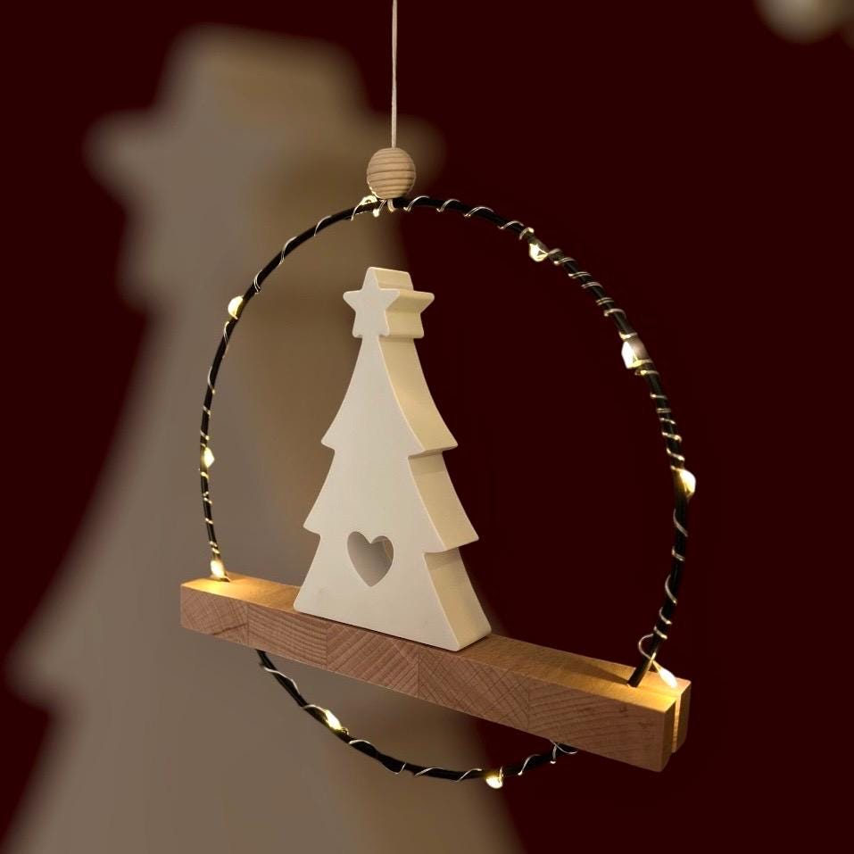 Dekoring, Metallring mit Weihnachtsbaum, Hängedeko, Fensterdeko