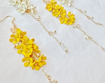 white and yellow wild flower earrings, winter jasmine dangle earrings,flora earrings, fairycore,nature lover earrings, flower lover earrings