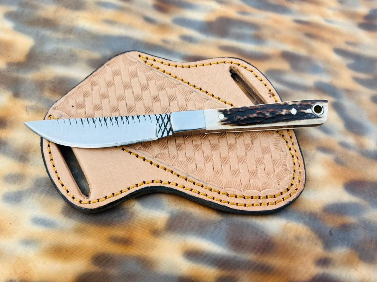 Handmade Rasp Steel Skinner Knife: Stag Horn Handle, Leather Sheath