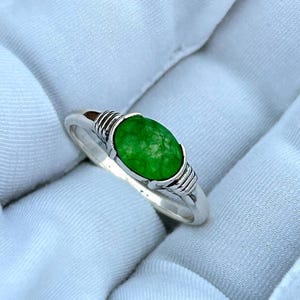 Grüner Jade Ring: 925 Sterling Silber, Minimalistischer ovaler Edelstein