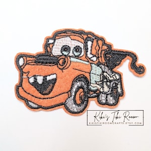 Toppa ricamata TOW MATER da applicare con ferro da stiro o da cucire, ideale per album di ritagli, diari e progetti fai da te.