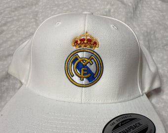 Gorra con el logotipo del Real Madrid bordada