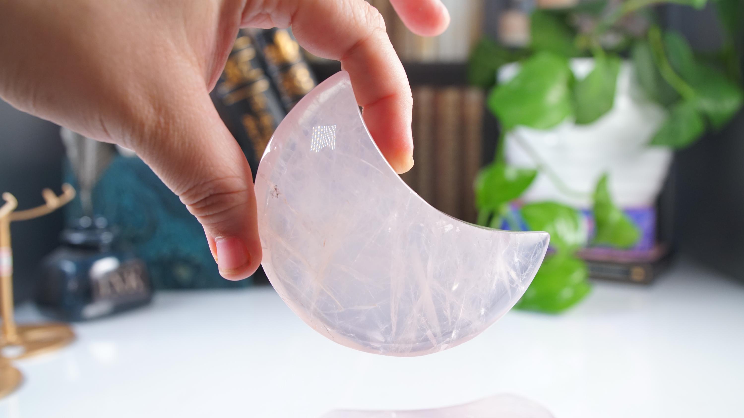 ペリウィンクルパープルローズクォーツムーン（スタンド付き）｜高品質