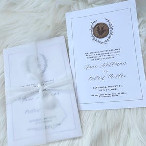 Elegante Hochzeitseinladung – Personalisierte Karte mit Transparentpapier, Wachssiegel & Schleifenband – Minimalistisches Design