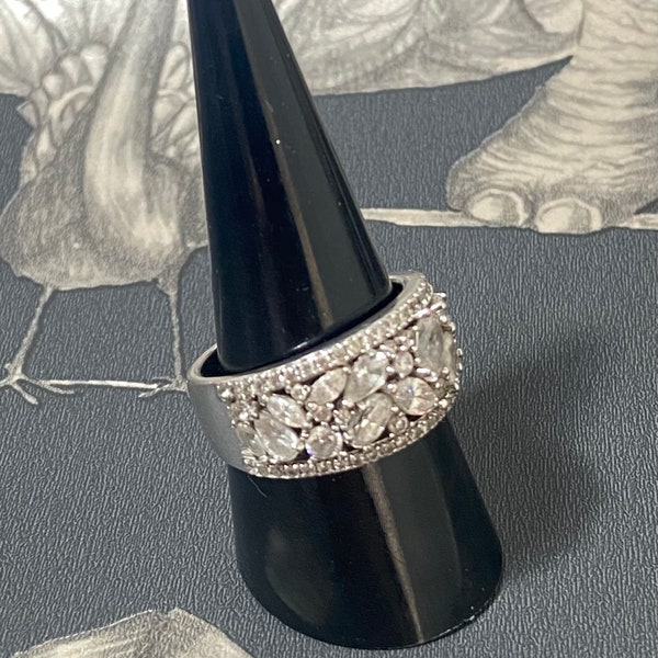 Glitzy 925 silver ring uk size R DQCZ sparkling design