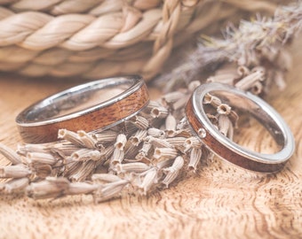 Wooden wedding rings, silver Ravion 3 mm & 4 mm • Wedding rings with koa wood • Waterproof and handmade • Engagement rings, wooden partner rings with stone