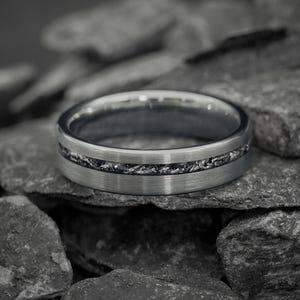 Nova Grafiet Ring 6 mm • Herenring van meteoriet • Waterdicht • Handgemaakte herenring • Uniek sieraadcadeau • Herenring van meteoriet