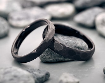 Partner rings Black Luna 3.5 mm & 5 mm • Hammered wedding rings • Waterproof and handmade • Wedding and engagement rings for women and men