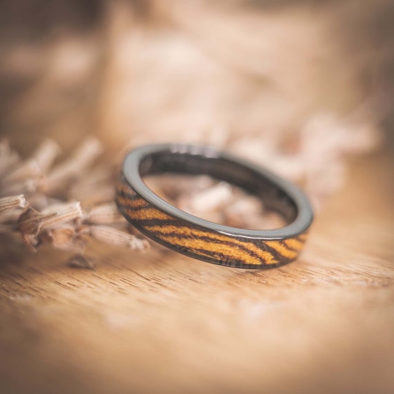 Bague en bois homme et femme bague en bois noir fablano écrin