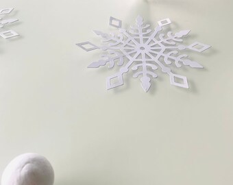 Eiskristallgirlande aus Tonkarton